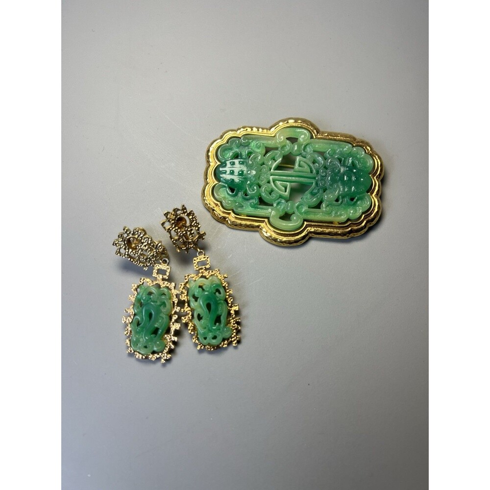 VTG VENDOME FAUX JADE GOLDTONE LARGE BROOCH & CLIP ON EARRINGS